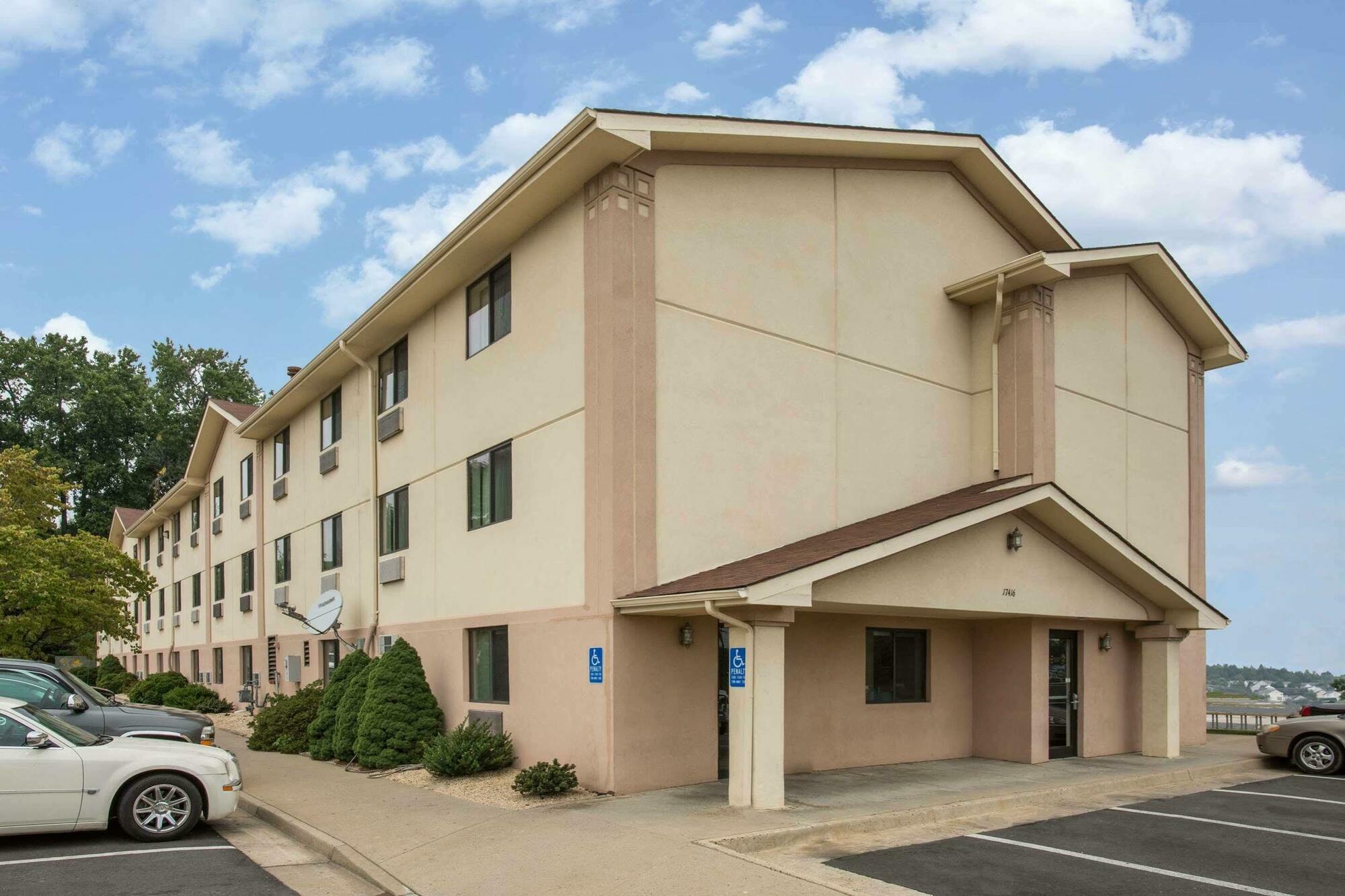Super 8 By Wyndham Dumfries/Quantico Hotel Exterior foto
